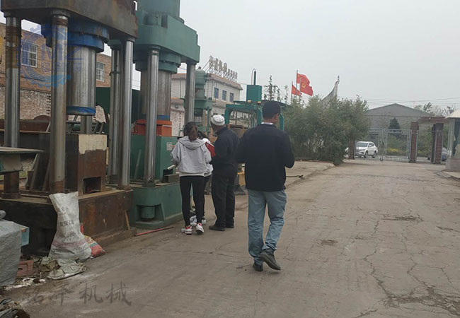 ���ް����ȁ��͑�(h��)��(l��i)�L(f��ng)ӆُ(g��u)Һ���u�C(j��)